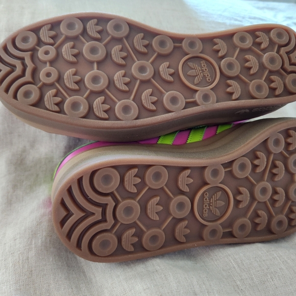 NWT Adidas Gazelle Women's Sneakers in Pink and Lime 7.5 - Picture 4 of 5